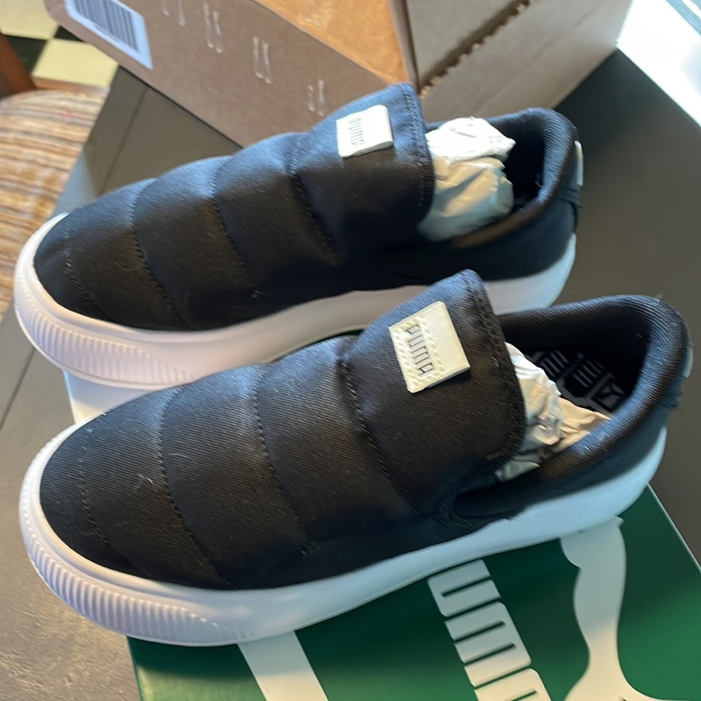 NIB women’s Puma SuedeMayu Slip-On Canvas black upper white platform soles 9.5